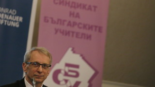 Тестването на учениците ще продължи докато се осигури безопасна среда