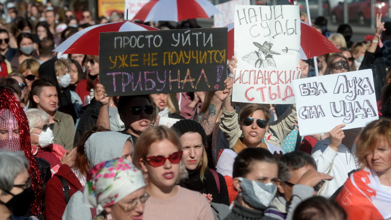 Водни оръдия и палки срещу протестиращите в Минск