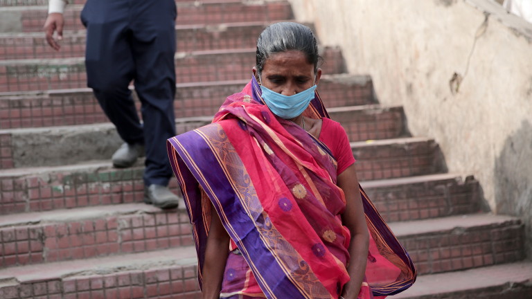Индия отново с под 50 000 новозаразени от коронавирус 
