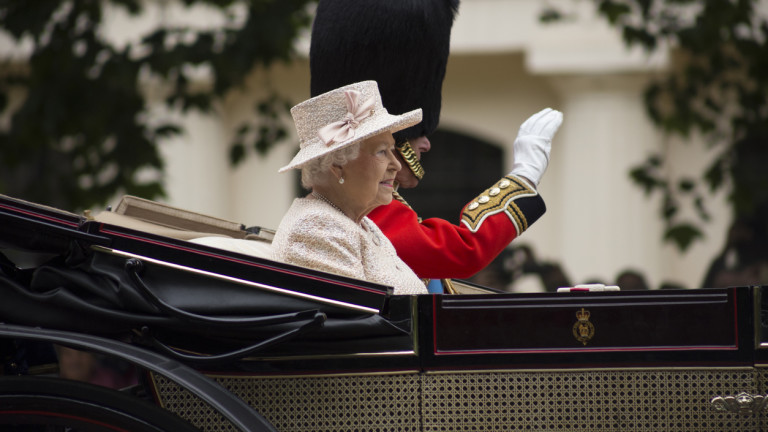 Светът скърби заради кончината на британската Кралица Елизабет Втора -