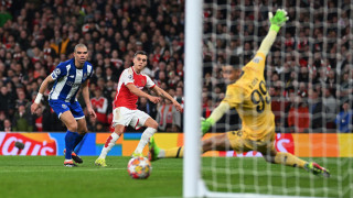 Арсенал обмисля да предложи нов договор на крилото Леандро Тросар