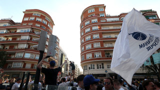 Фенове на Тотнъм и Манчестър Юнайтед са се сбили в