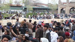 Афганистан и Пакистан се обстрелват с тежка артилерия