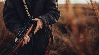 Ловец простреля мъж по време на излет в Смолянско съобщава