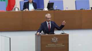 Денков посъветвал министри да не се явяват на срещата с Радев