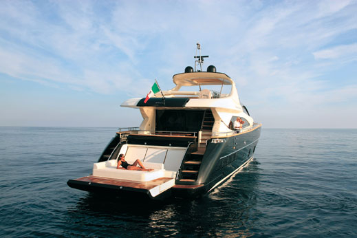 Яхтата Riva Duchessa 92 - дукесата позира с чар