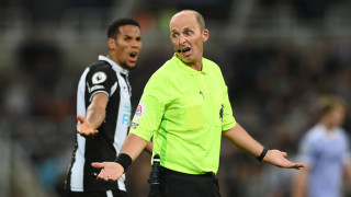 Един от емблематичните английски рефери Майк Дийн ще прекрати