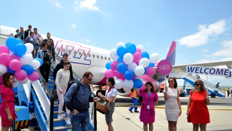 Нискотарифната авиокомпания Wizz Air откри отново лятната си база в