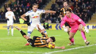 Водачът в Чемпиъншип Лийдс направи второ поредно равенство от началото на 2025