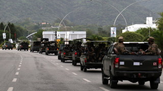 Пакистанският върховен съд постанови че арестът на бившия премиер Имран