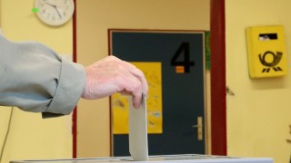 Около 27 е избирателната активност към обяд на местните избори