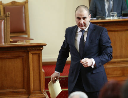 Цветанов и Цачева разведоха из парламента гости от Сърница
