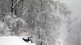 Рекорден снеговалеж падна в Москва съобщават местните медии Те