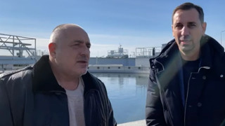 Премиерът Бойко Борисов тръгна на инспекция със зам министъра на регионалното развитие