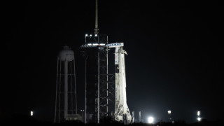SpaceX изведе четирима астронавта в орбита в петък използвайки рециклирана