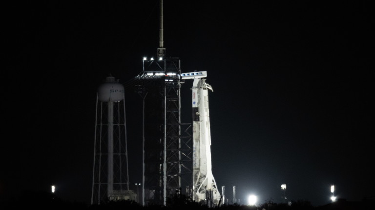 SpaceX изведе четирима астронавта в орбита в петък, използвайки рециклирана