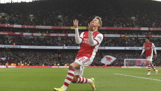 Английският футболен клуб Арсенал води преговори с полузащитника Мартин Йодегор