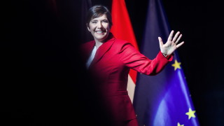 Клара Добрев е 49 годишна и е евродепутат тя излезе като лидер