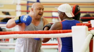 Министър Кралев се включи в последната тренировка на боксьорите преди олимпийската квалификация в Баку