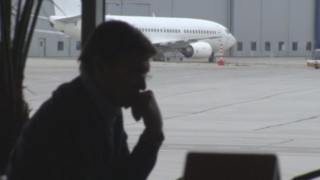 Близо 100 българи останаха във Франкфурт заради отменен полет в