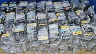 Митнически служители са открили над 1 500 кутии в ауспуха