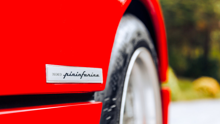 Какво налага делистване на компанията зад дизайна на Ferrari от фондовата борса в Милано?