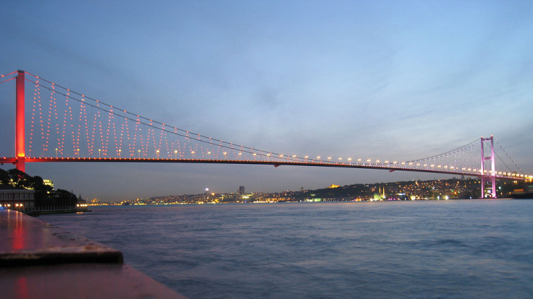 Турция въвежда платено преминаване по пътища и мостове за чужденците