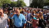 Скандирания "Бойко!" и "Рашков, позор!" ескортираха Борисов на разпита му в МВР