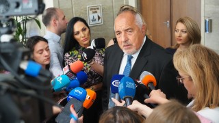 Чака ни година и половина много работа Трябва да убеждаваме