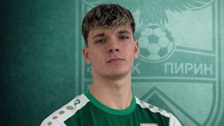 Младият нападател Ивайло Иванов подписа първи професионален договор в своята