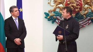 Плевнелиев отличи отец Паоло Кортези от Белене