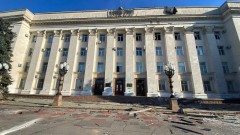 Руските сили поразиха сградата на областната администрация в Херсон