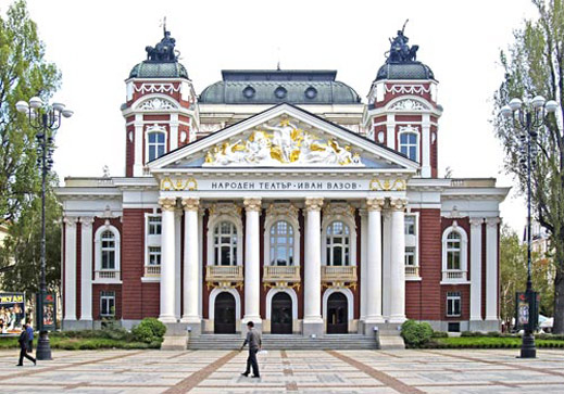 Народният театър остава без директор