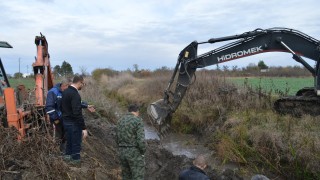 От близо седмица усилено се почистват деретата държавна собственост на