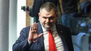 За Пеевски вотът на недоверие на МЕЧ е "безполезно" действие
