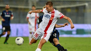 Защитникът Валентин Антов получи жълт картон при победата на Монца