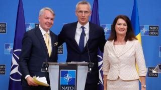30 те страни съюзници на НАТО подписаха на Финландия и Швеция