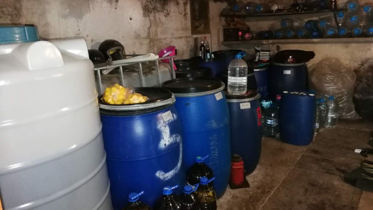 Иззеха близо 2 тона нелегален алкохол при спецакция в Разградско