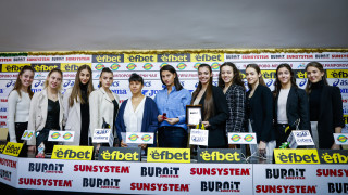 Днес националният отбор по естетическа гимнастика за жени и треньорката