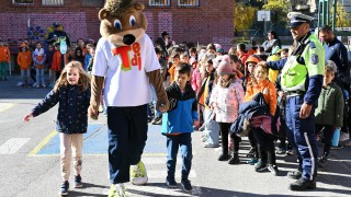 Близо 10 000 ученици от първи до трети клас преминаха