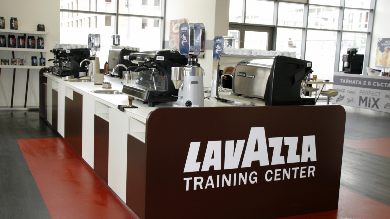 Lavazza и Coca-Cola с обучителен център за баристи и бармани