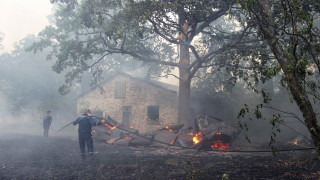 До 2 хектара ограничиха пожара край Чернобилската АЕЦ