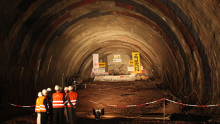 Китай изгражда най-дългия подводен тунел в света