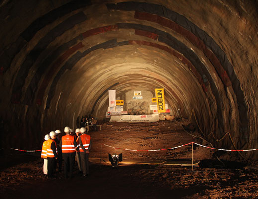 Китай изгражда най-дългия подводен тунел в света