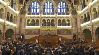 Правителството на Унгария ще започне голяма ревизия на конституцията на