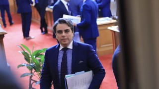 За Асен Василев бюджетът е балансиран, според ГЕРБ бил избран за министър с връзки