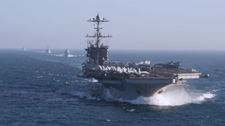 Самолетоносачът USS Harry S. Truman се сблъска с товарен кораб край Египет