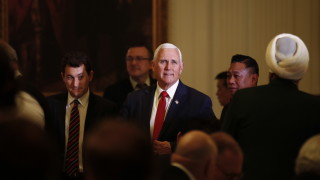 Бившият вицепрезидент на САЩ Майк Пенс официално подаде документи за