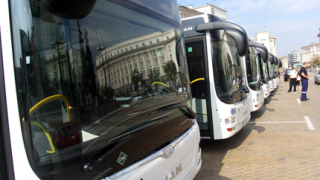 Столичани сами отварят вратите в новите автобуси от градския транспорт