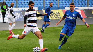 Бившият защитник на Локомотив Пловдив Диниш Алмейда подписа договор